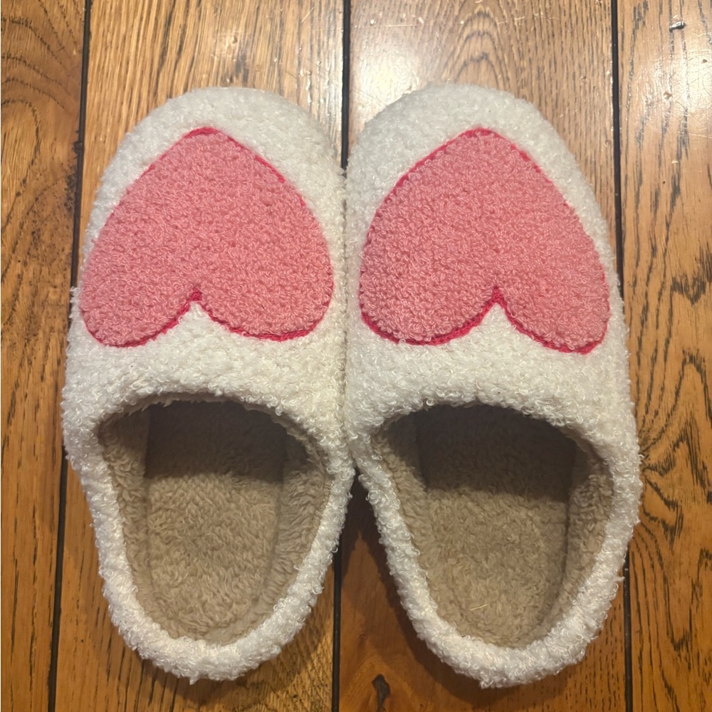 NWOT Cozy Slippers with Pink Heart Design - Picture 4 of 4